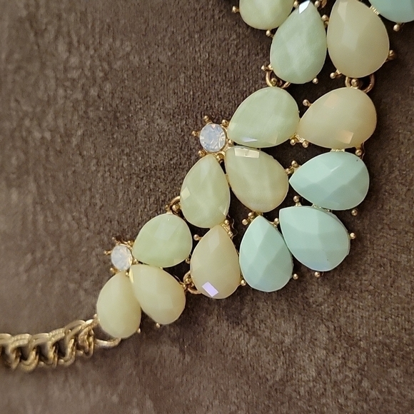 VTG Mint Teardrop Floral Bib Chain Necklace - Picture 4 of 7